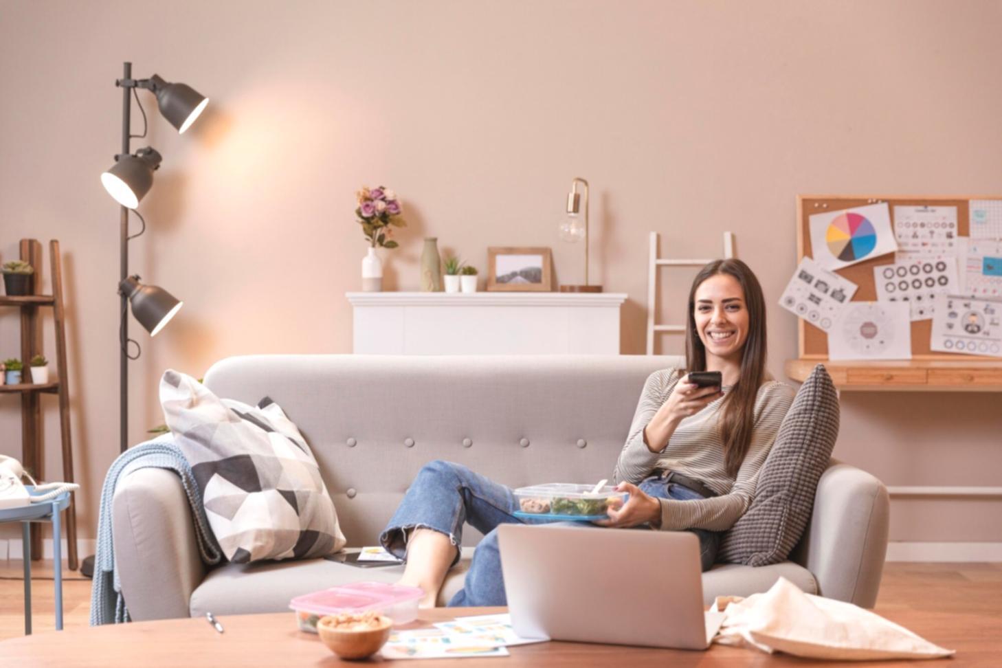 Planification familiale avec documents financiers et objectifs à long terme